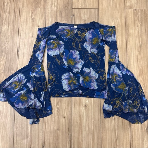 We The Free People Top Shirt Blue Floral Bell Sleeve Birds of Paradise Large - Picture 4 of 8